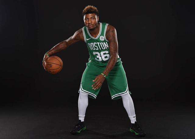 中足联颁奖：申花外租广西球员费尔南多当选中乙赛季最佳球员（中足联颁奖礼：申花外租至广西的费尔南多荣膺中乙赛季最佳球员）