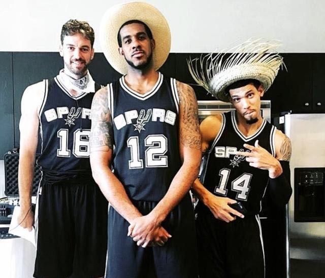 官方：因球迷对阿奇姆彭的歧视言行，成都蓉城被罚款50万元（官方处罚：成都蓉城因球迷歧视阿奇姆彭被罚款50万元）