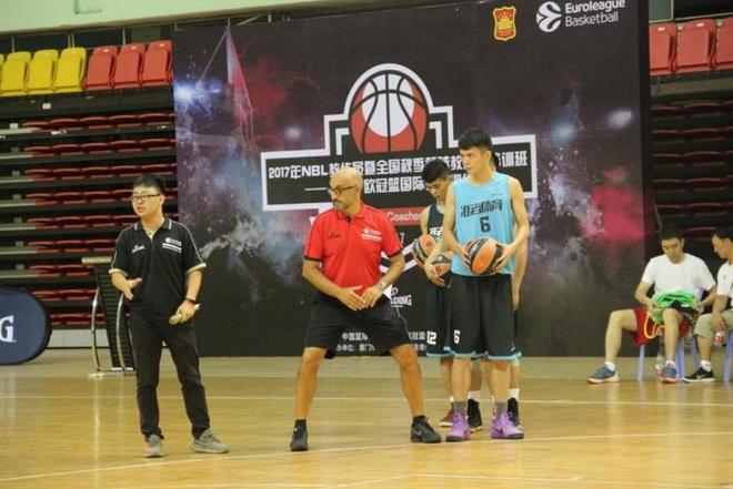 塞尔吉·阿尔蒂米拉：我依然比贝蒂克更爱巴萨，但这个俱乐部会让你着迷，你会学会去爱它（塞尔吉·阿尔蒂米拉：巴萨仍是我最爱，但贝蒂克的魅力会让人沉醉，你终会学会爱上它）